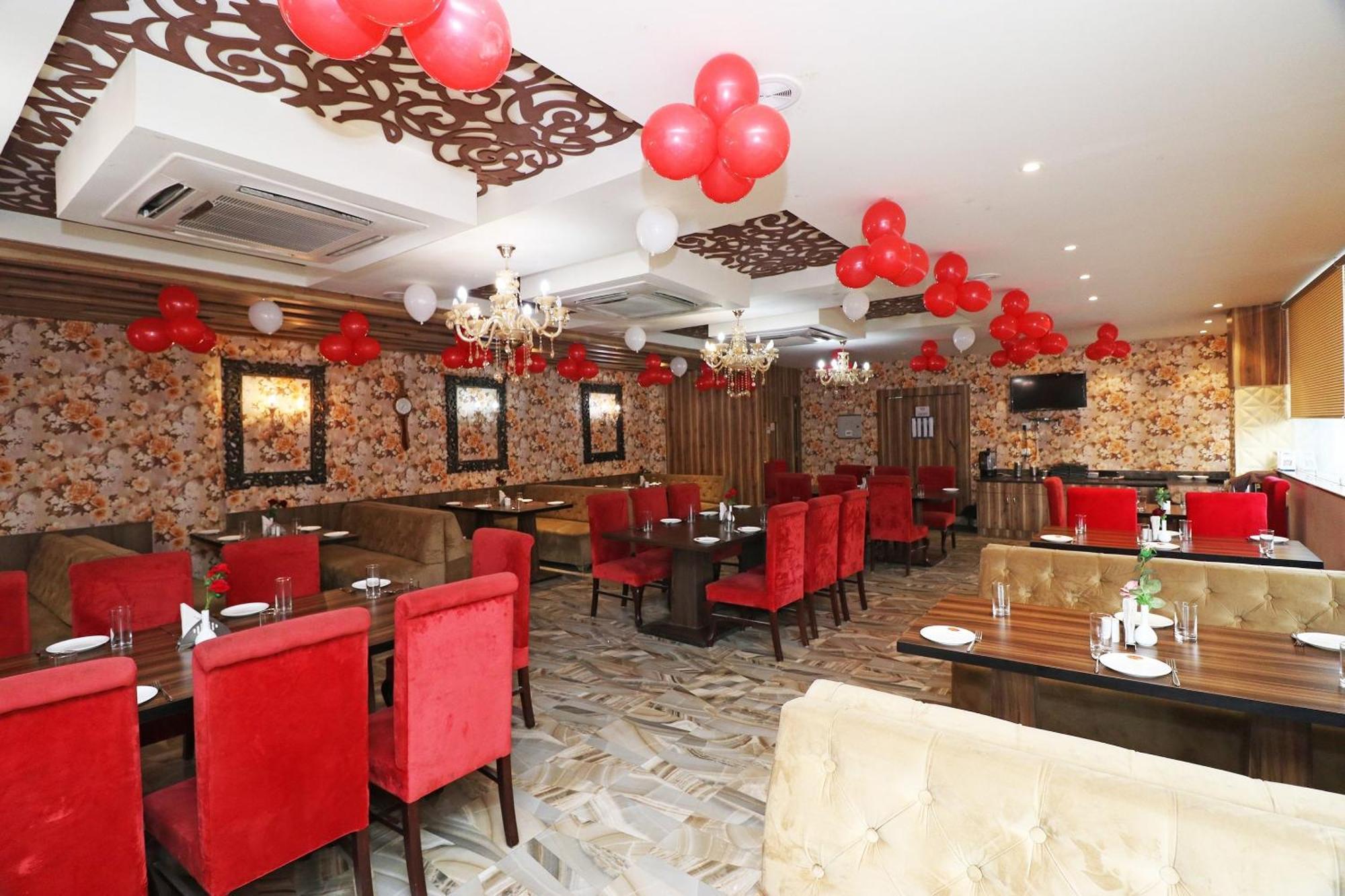 Hotel Centre Point Gorakhpur Exteriör bild