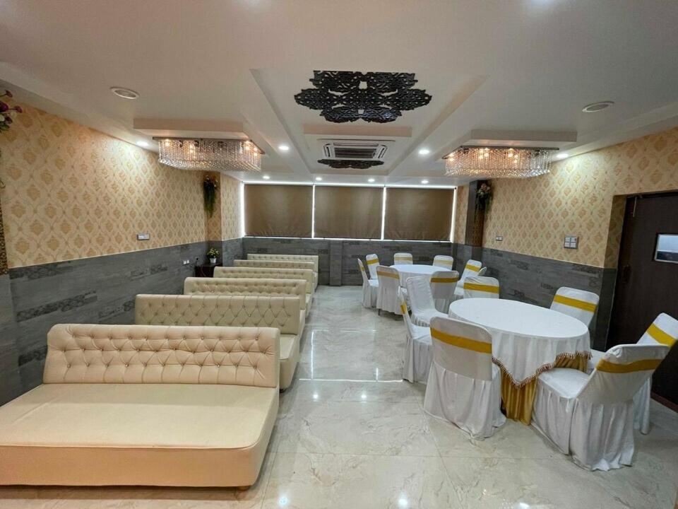 Hotel Centre Point Gorakhpur Exteriör bild