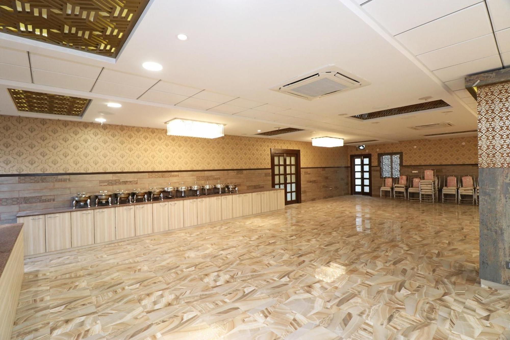 Hotel Centre Point Gorakhpur Exteriör bild